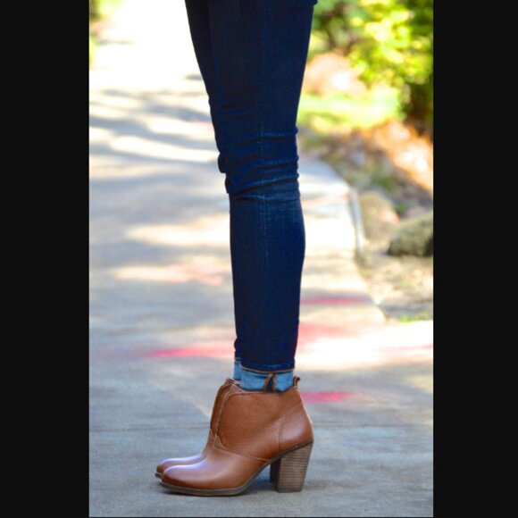 Lucky Brand Size 6M/36 EHLLEN Booties Black Leather 3" Heel - Picture 15 of 15